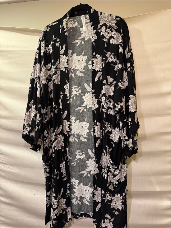 Spiritual Gangster Other - Spiritual Gangster Black and White Floral Kimono Robe